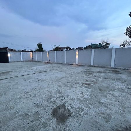 Fair Mount, Airport Road, Humhama Srinagar Hotel Exterior foto