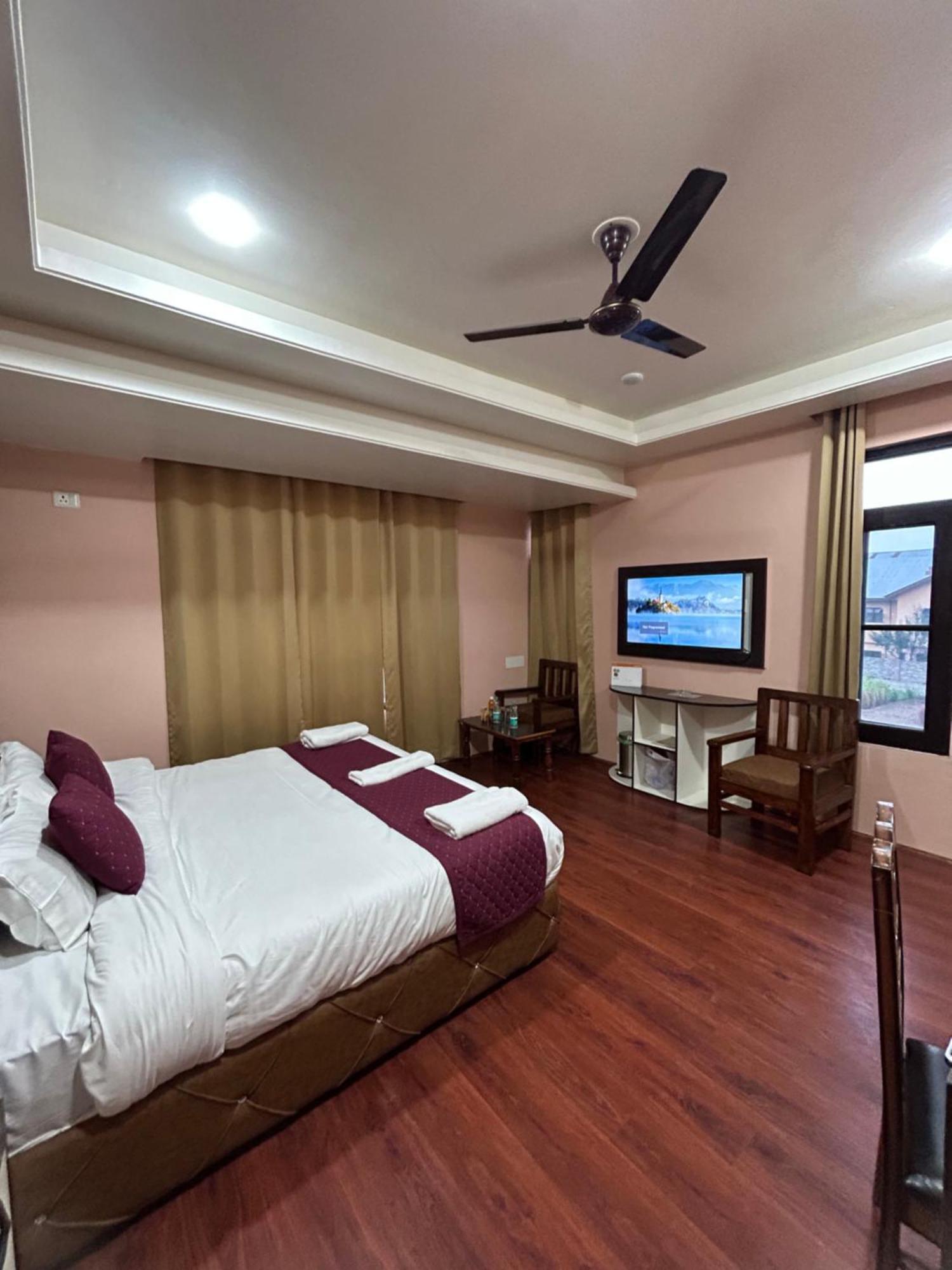 Fair Mount, Airport Road, Humhama Srinagar Hotel Exterior foto