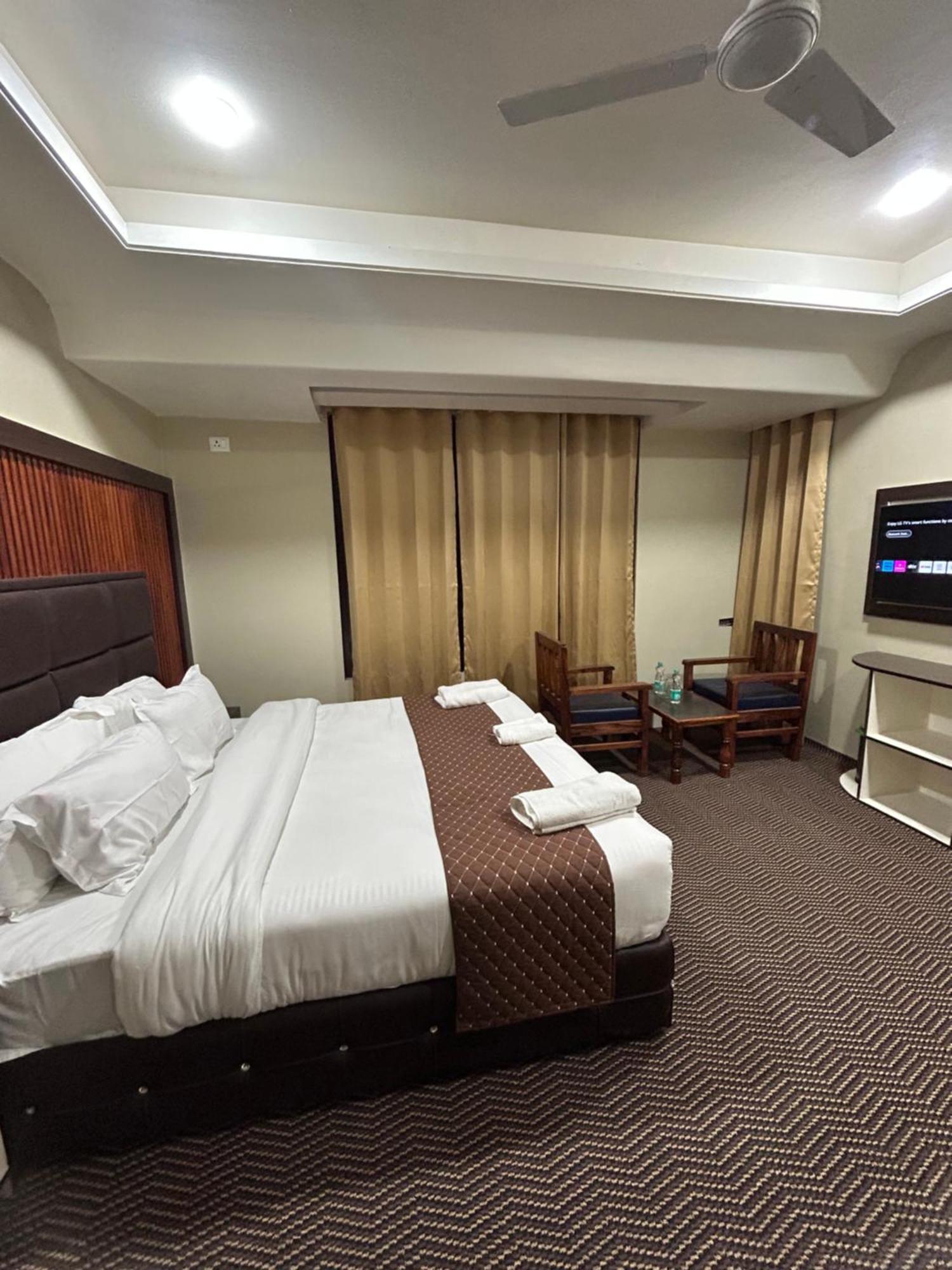 Fair Mount, Airport Road, Humhama Srinagar Hotel Exterior foto