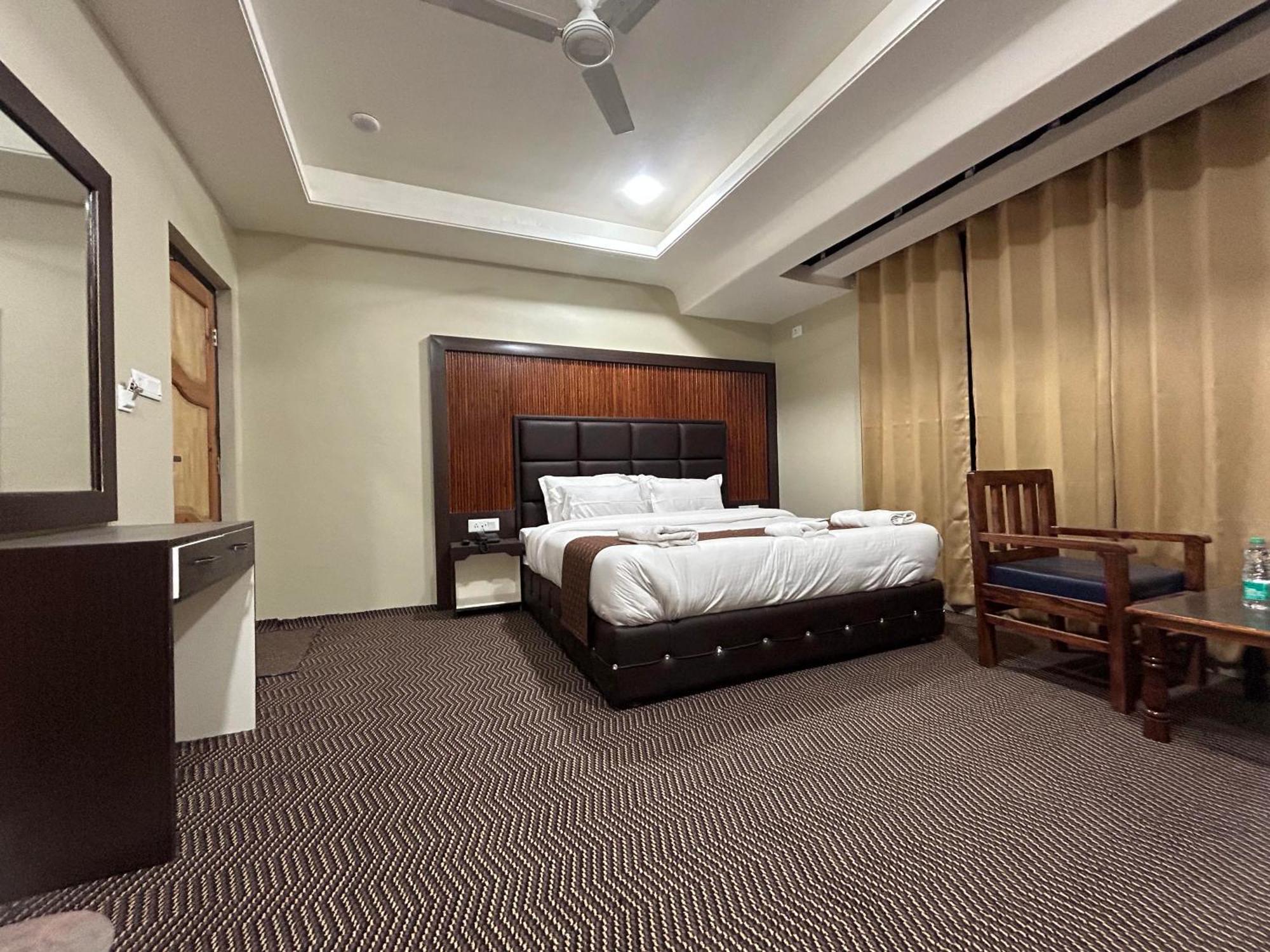 Fair Mount, Airport Road, Humhama Srinagar Hotel Exterior foto
