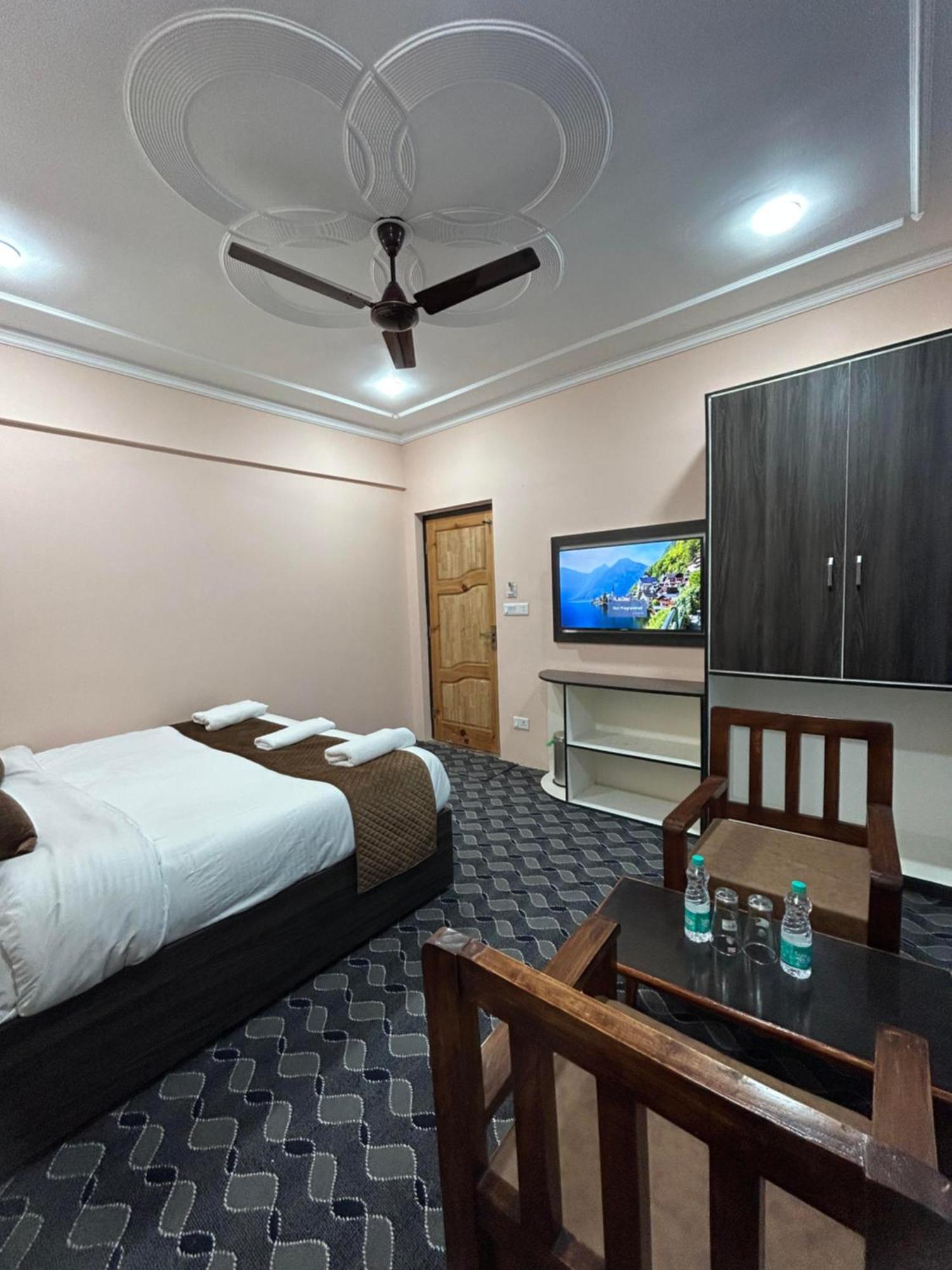 Fair Mount, Airport Road, Humhama Srinagar Hotel Exterior foto